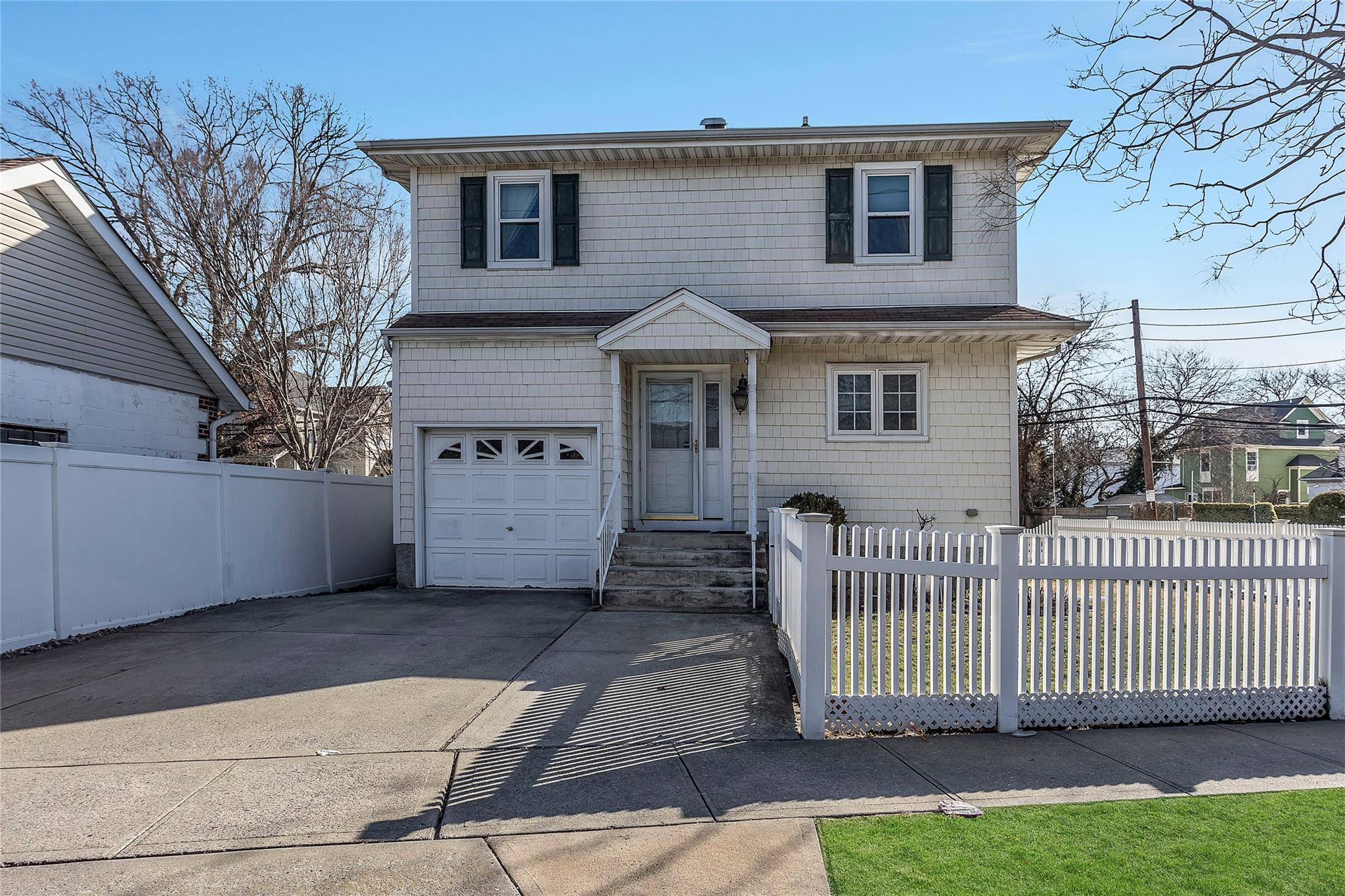 33 Randall Avenue, Lynbrook, New York image 21
