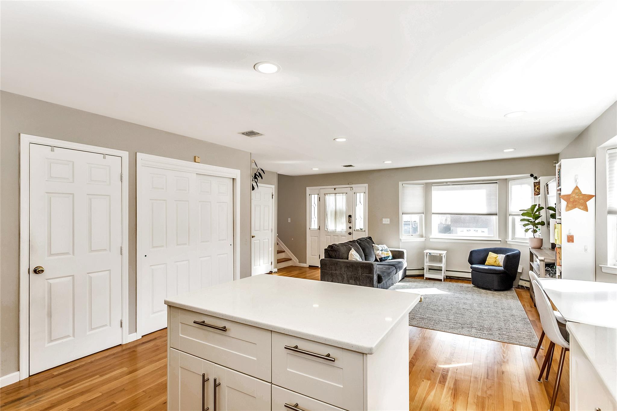 33 Randall Avenue, Lynbrook, New York image 10