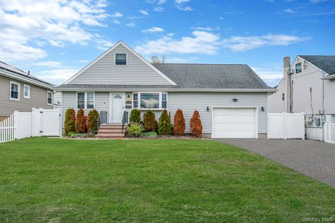 Homes For Sale - 253 E Riviera Drive<br/> Lindenhurst, NY 11757