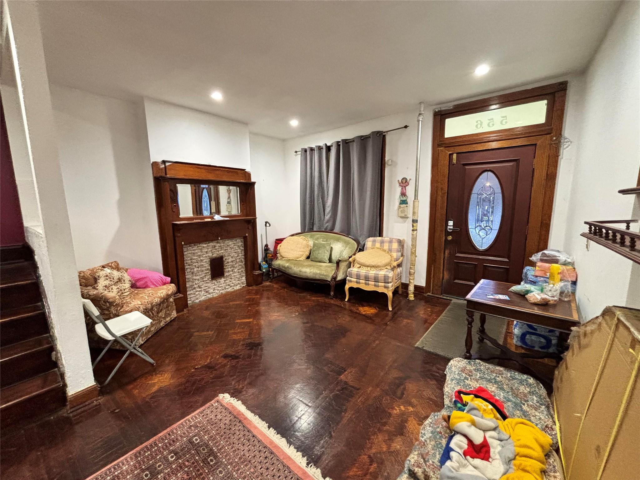 556 Van Cortlandt Park Avenue, Yonkers, New York image 3