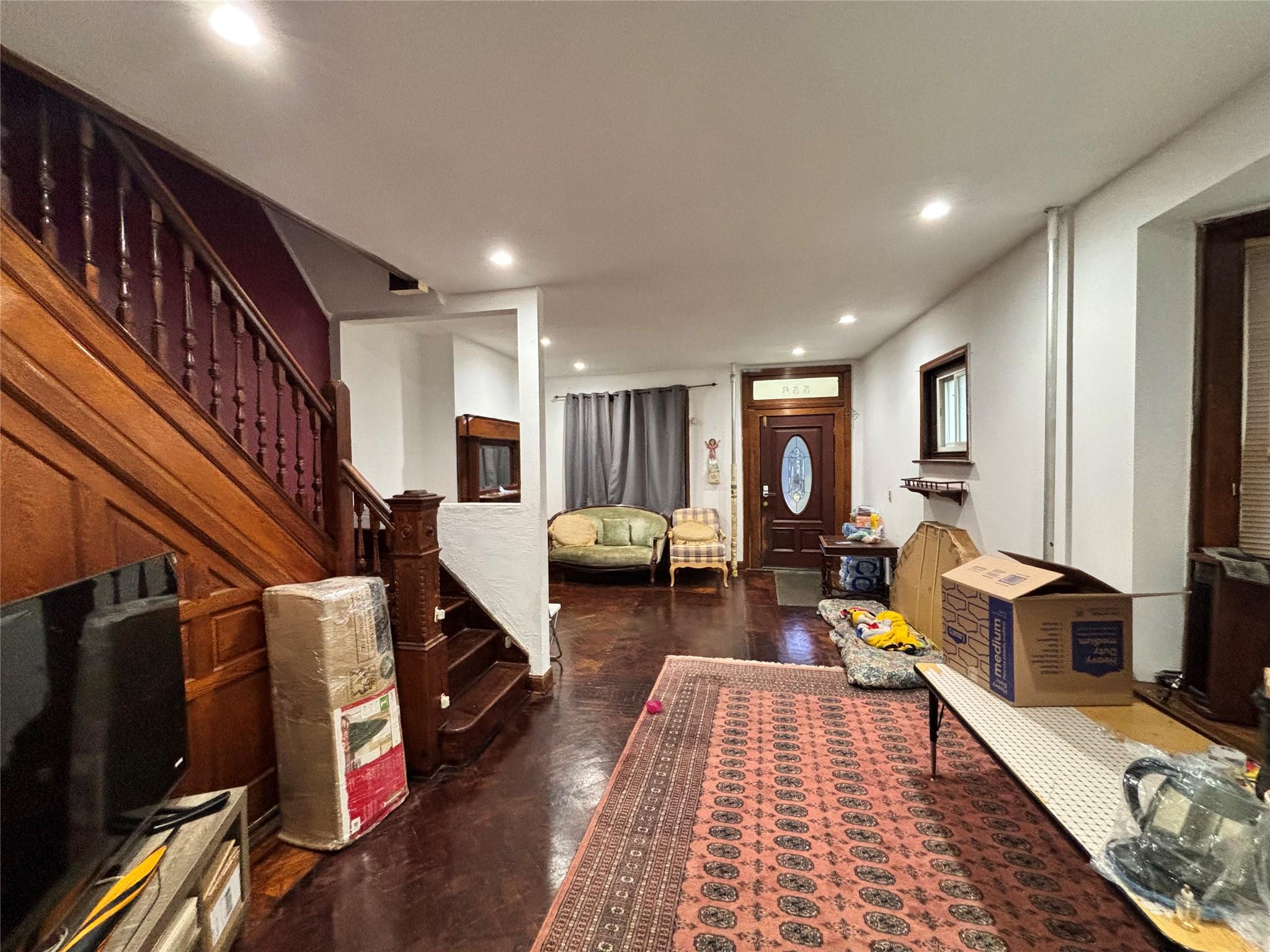 556 Van Cortlandt Park Avenue, Yonkers, New York image 2
