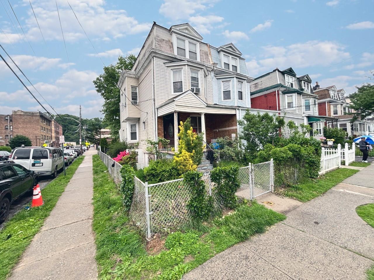 556 Van Cortlandt Park Avenue, Yonkers, New York image 1