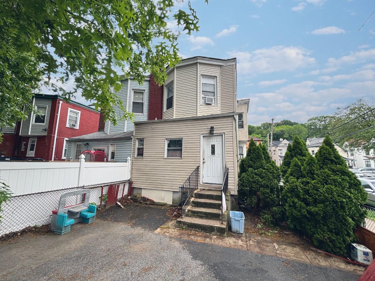556 Van Cortlandt Park Avenue, Yonkers, New York image 16