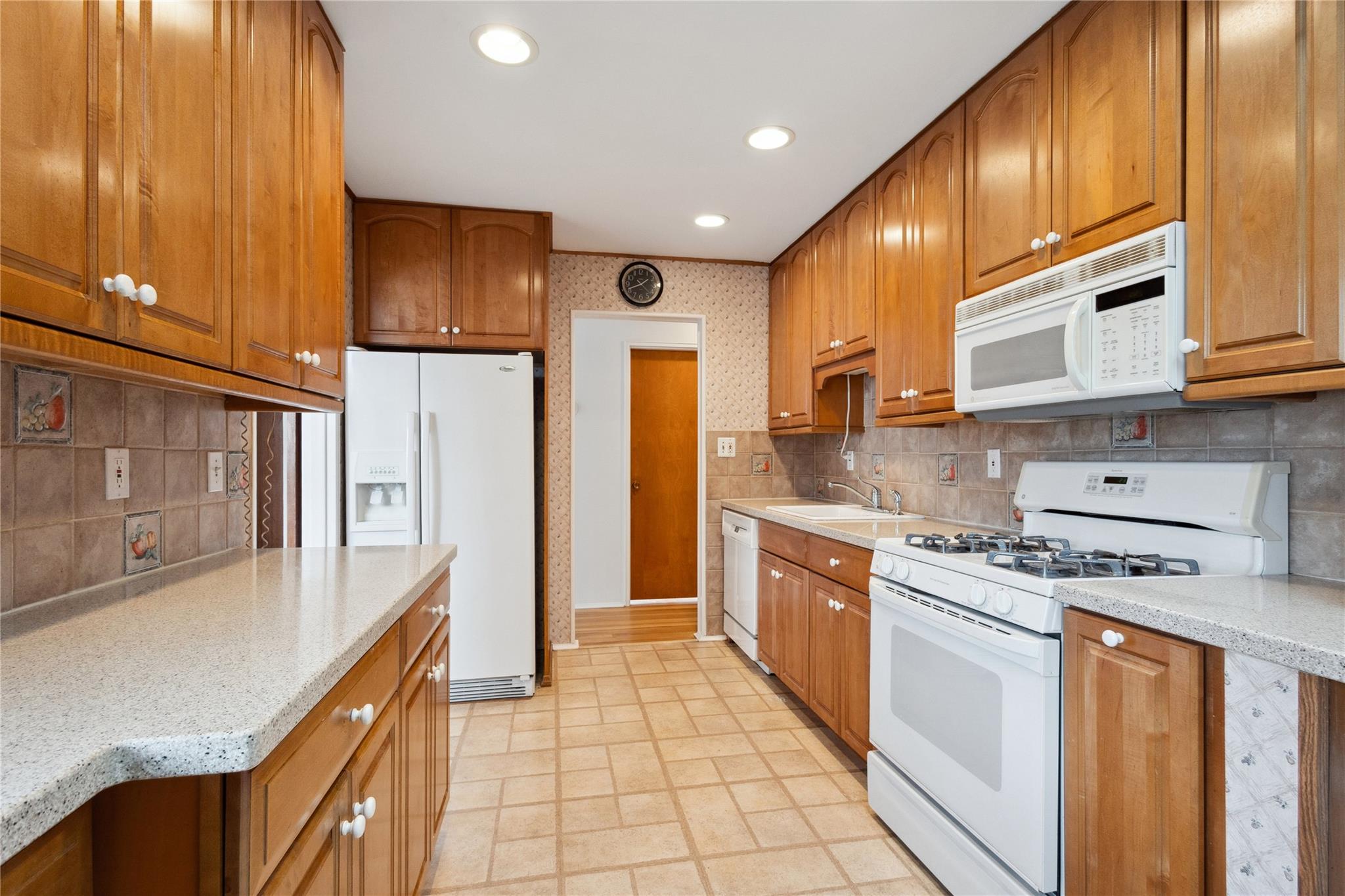 14 London Road, Syosset, Florida image 8