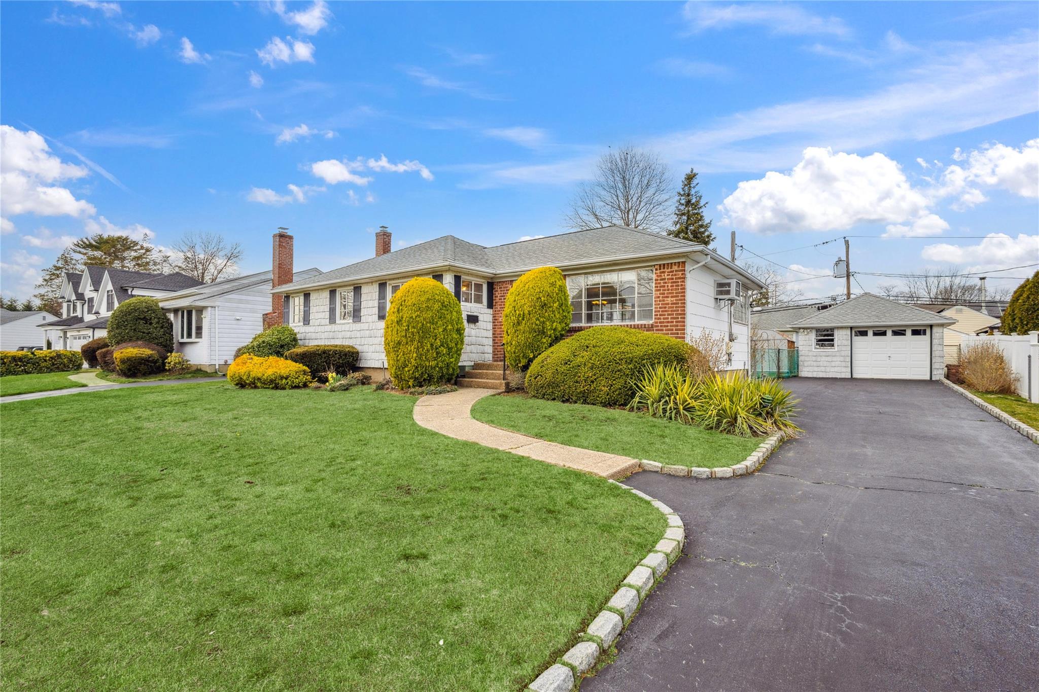 14 London Road, Syosset, Florida image 3