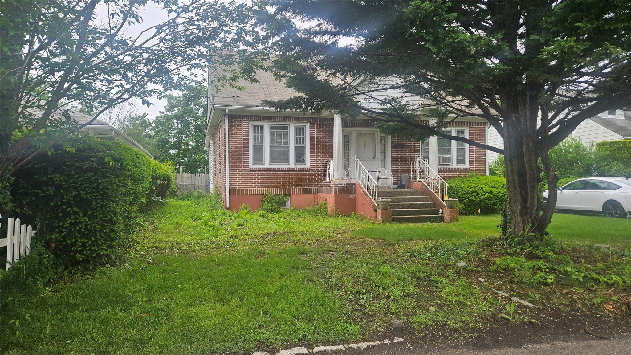 37 Netz Place, Albertson, New York image 2
