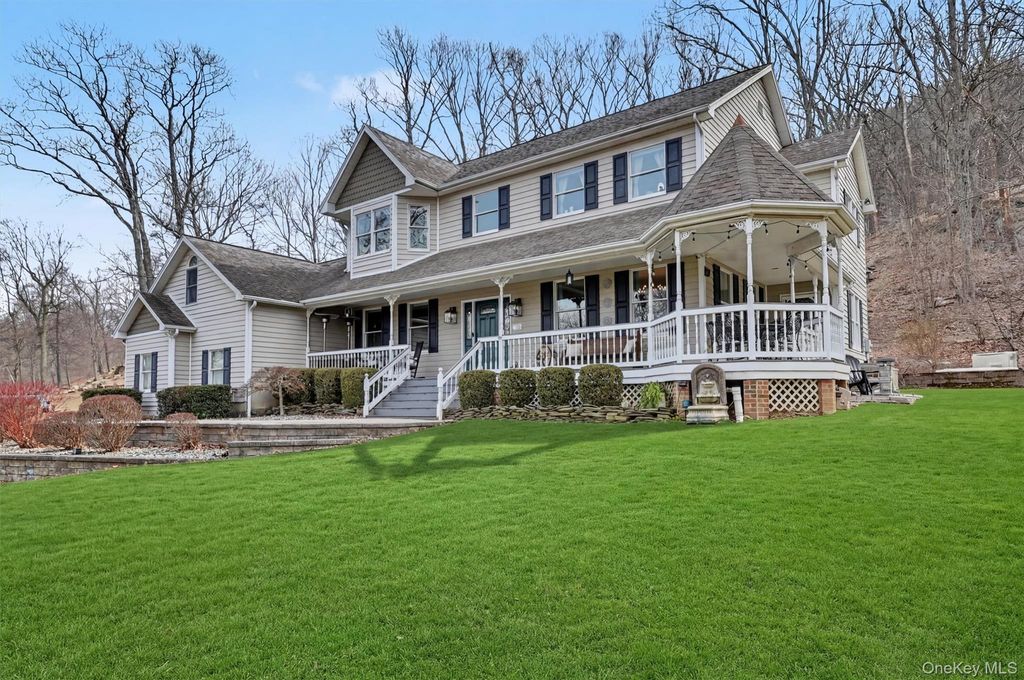 Photo of 3 Nova Drive, Cornwall, NY 12518 (MLS # 971731)