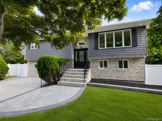 22 BRIAN DR, EAST ISLIP, NY 11730 - Image 05b5f48e1e4ec855c989afbfc5201d7e/3047959038