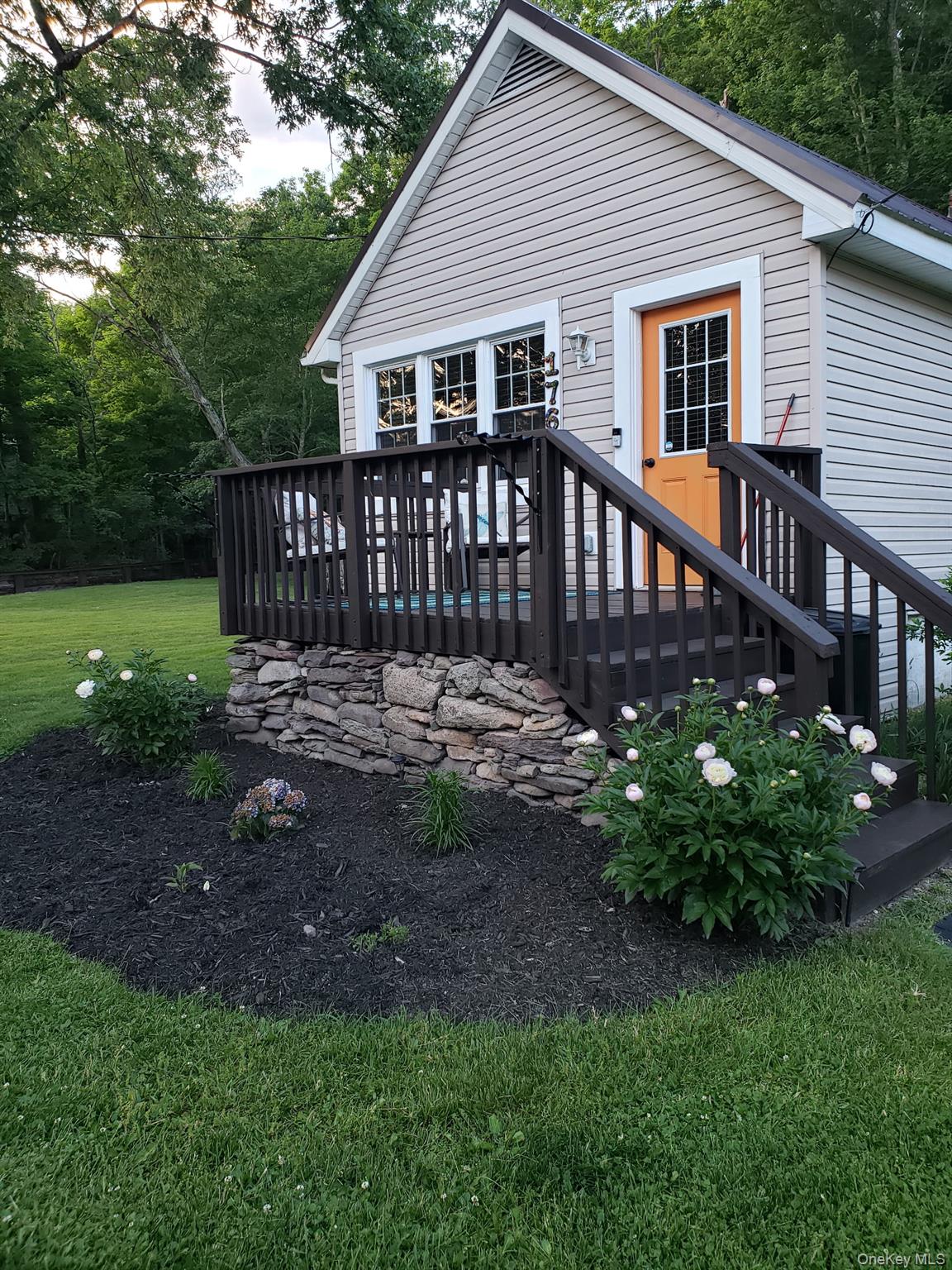 176 Mountaindale Main Street