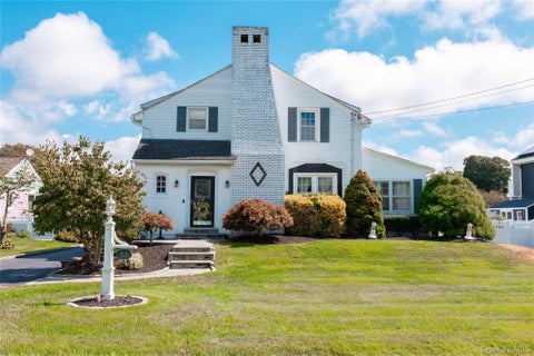 Homes For Rent - 53 Mowbray Avenue<br/> Bay Shore, NY 11706