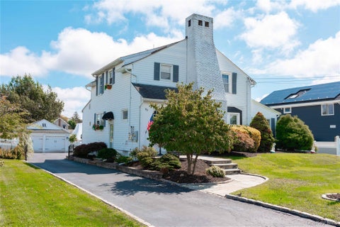 Homes For Rent - 53 Mowbray Avenue<br/> Bay Shore, NY 11706