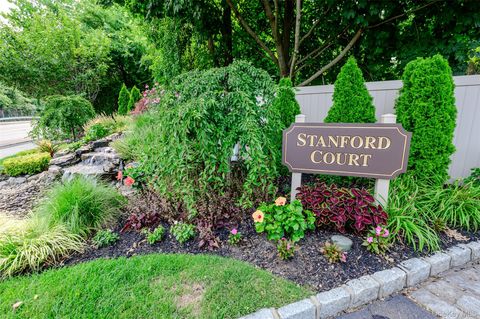 Condo For Sale - 12 Stanford Court #A<br/> Nassau County, Wantagh, NY 11793