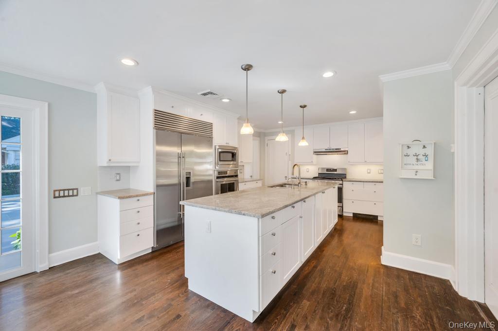 10 Dupont Avenue