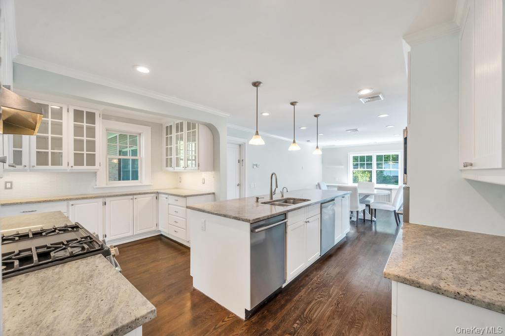 10 Dupont Avenue
