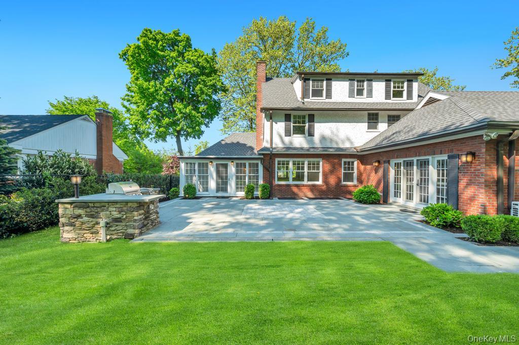 10 Dupont Avenue