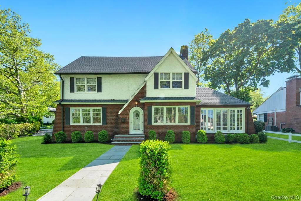 Photo of 10 Dupont Avenue, White Plains, NY 10605 (MLS # 997682)