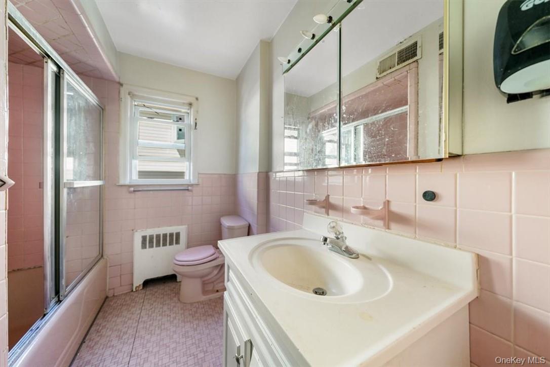 Yonkers, New York 10701, United States, 6 Bedrooms Bedrooms, ,2 BathroomsBathrooms,Residential,Pending,62156