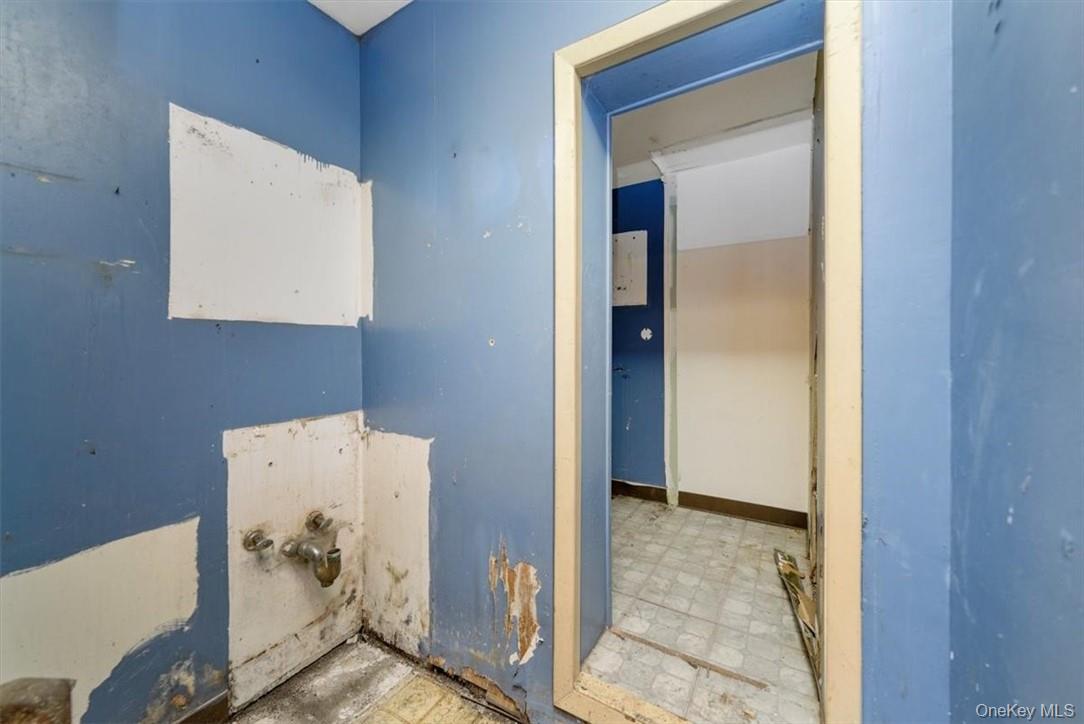 Yonkers, New York 10701, United States, 6 Bedrooms Bedrooms, ,2 BathroomsBathrooms,Residential,Pending,62156