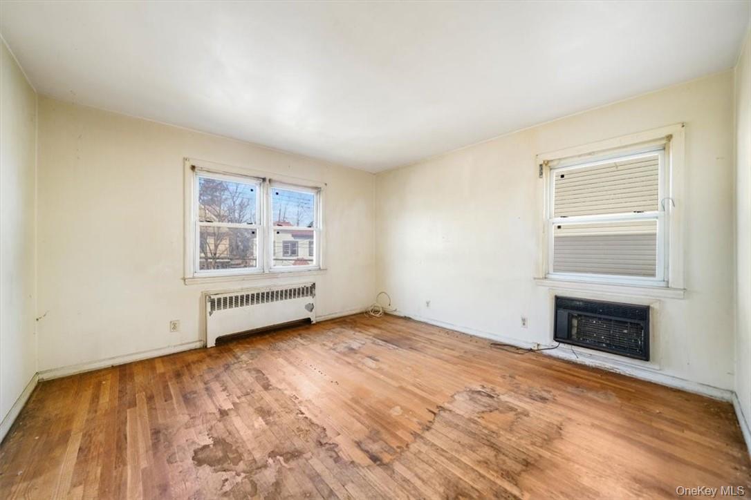 Yonkers, New York 10701, United States, 6 Bedrooms Bedrooms, ,2 BathroomsBathrooms,Residential,Pending,62156