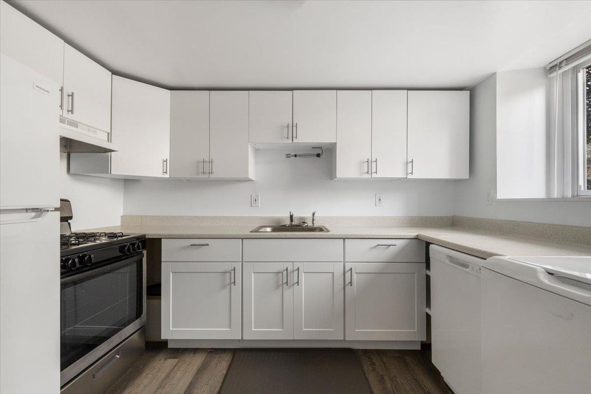 Rental Property at Central Avenue 1, Rye, New York - Bedrooms: 2 
Bathrooms: 1 
Rooms: 4  - $3,000 MO.