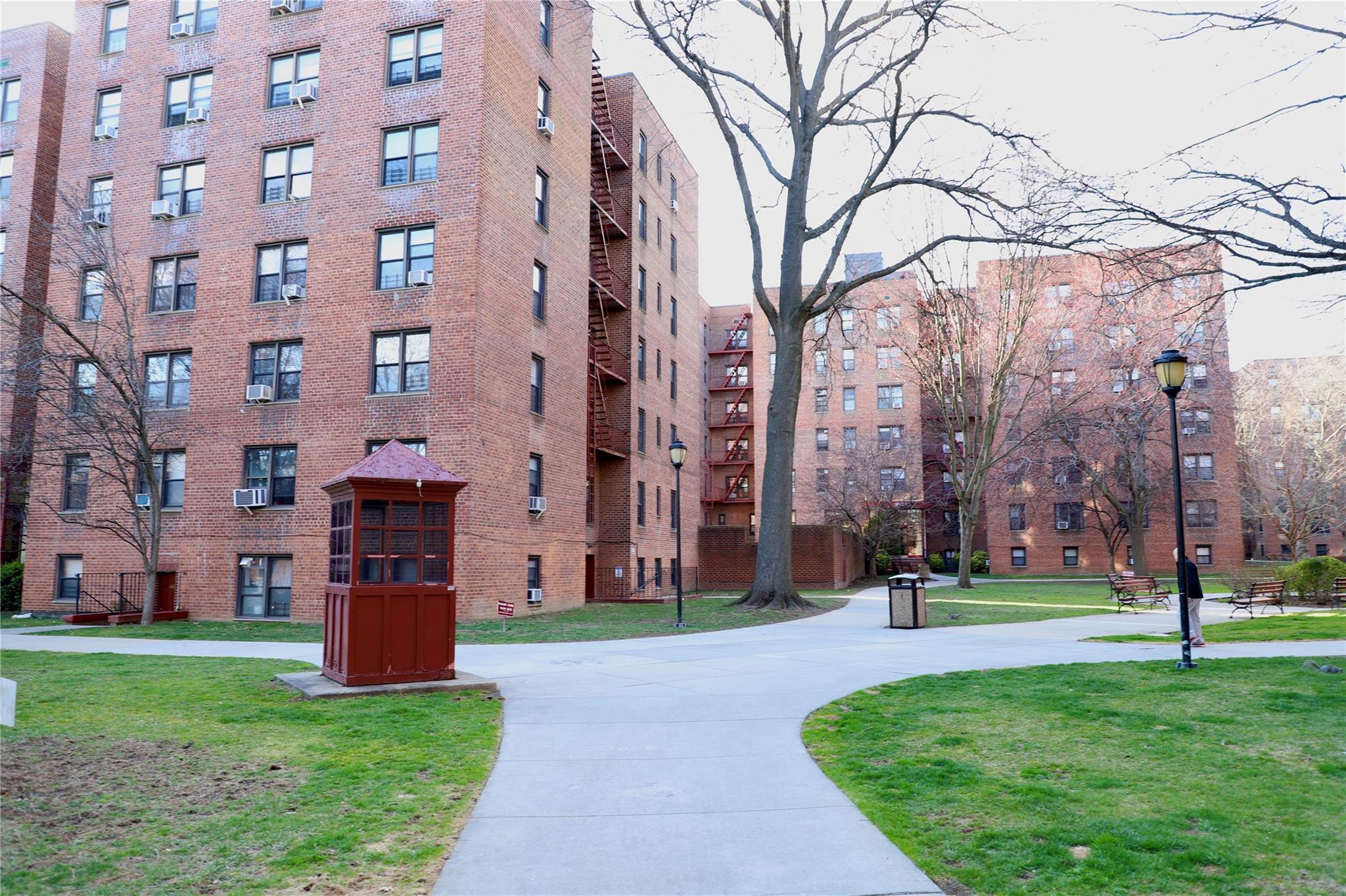 150-29 72nd Rd Rd #APT 4F, Flushing, Florida image 1