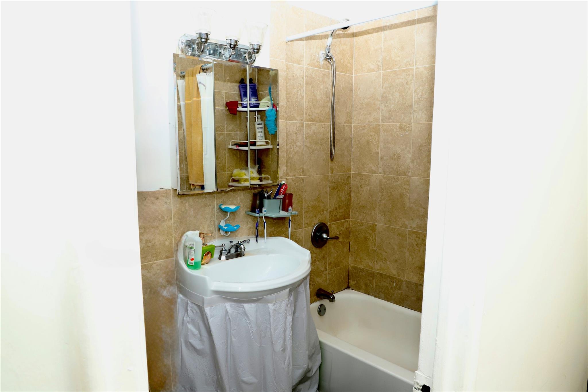 150-29 72nd Rd Rd #APT 4F, Flushing, Florida image 4
