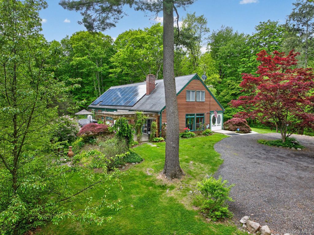 Photo of 101 Tuytenbridge Road, Lake Katrine, NY 12449 (MLS # 983735)