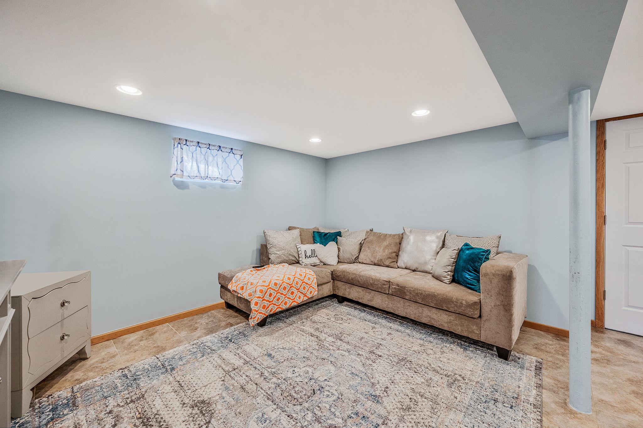 206 Ridge Avenue, Valley Stream, New York image 33