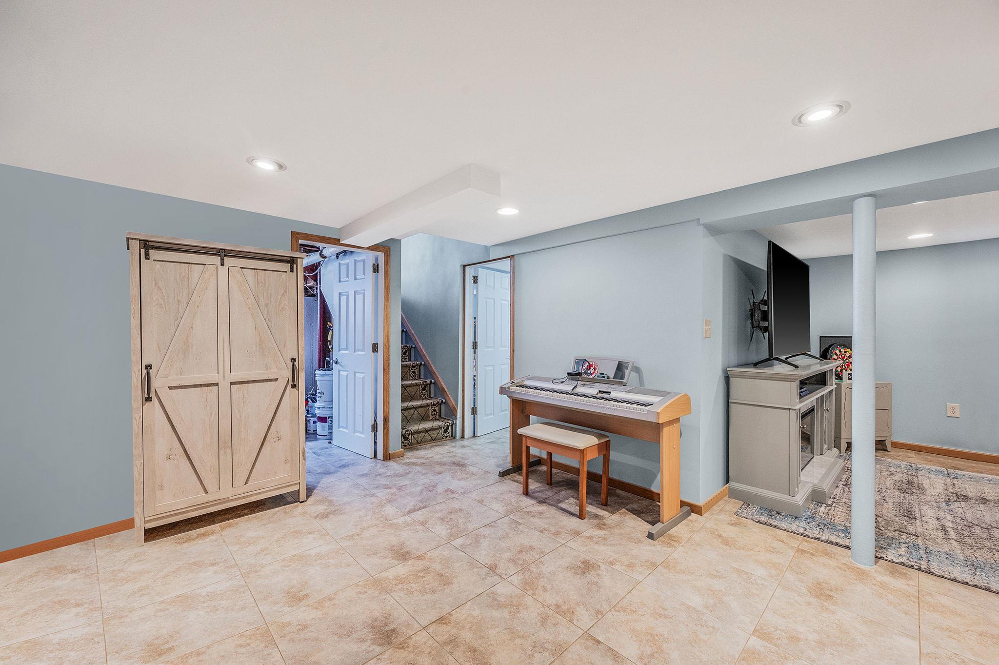 206 Ridge Avenue, Valley Stream, New York image 31