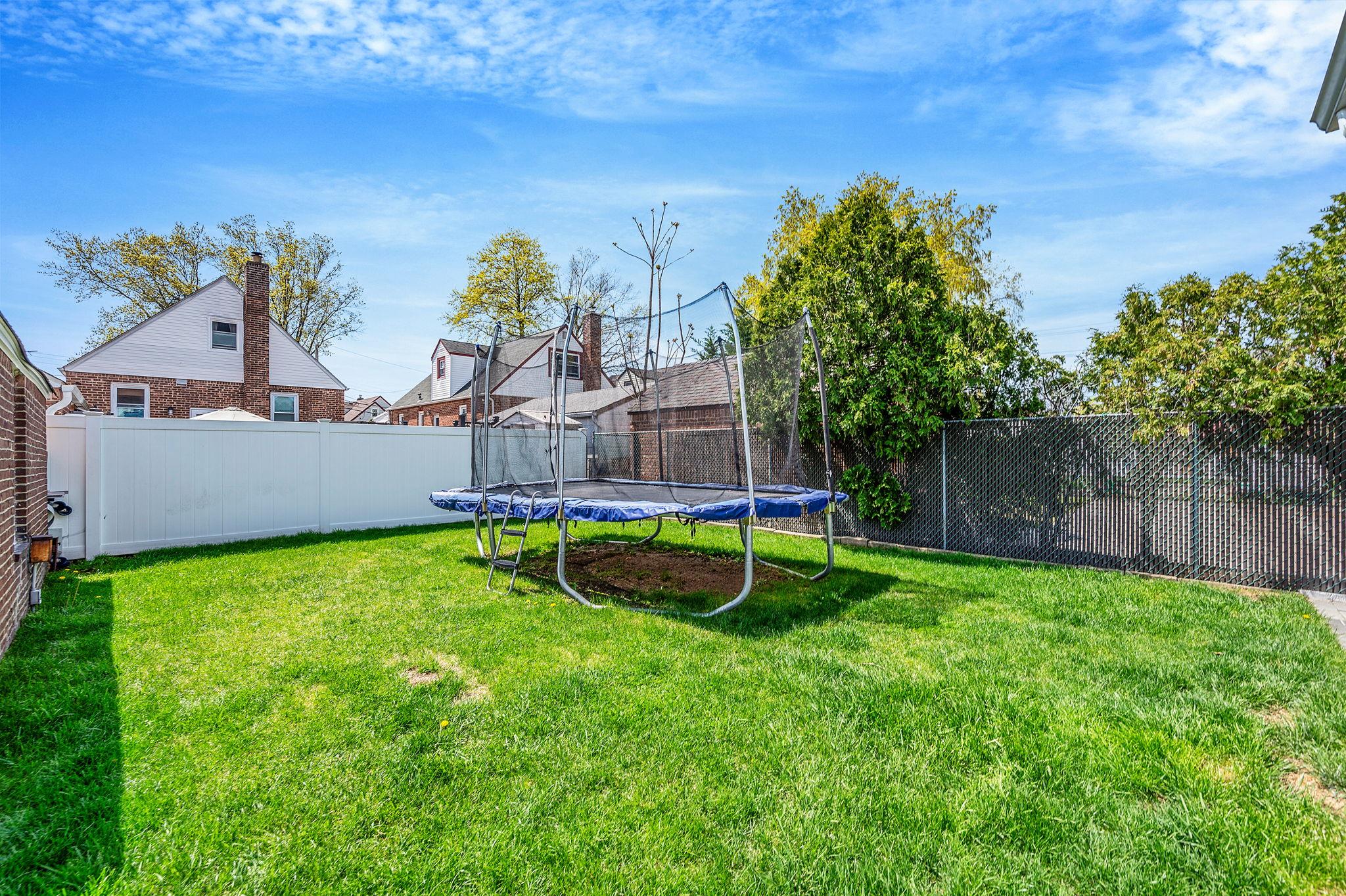 206 Ridge Avenue, Valley Stream, New York image 14