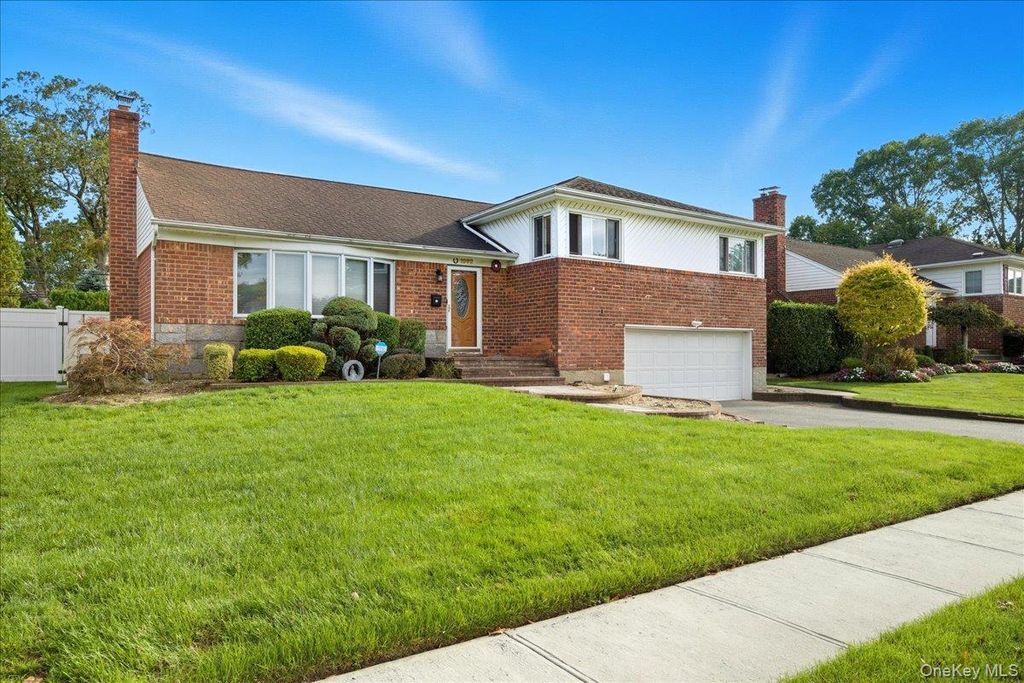 Photo of 1982 Stratford Drive, Westbury, NY 11590 (MLS # 922170)