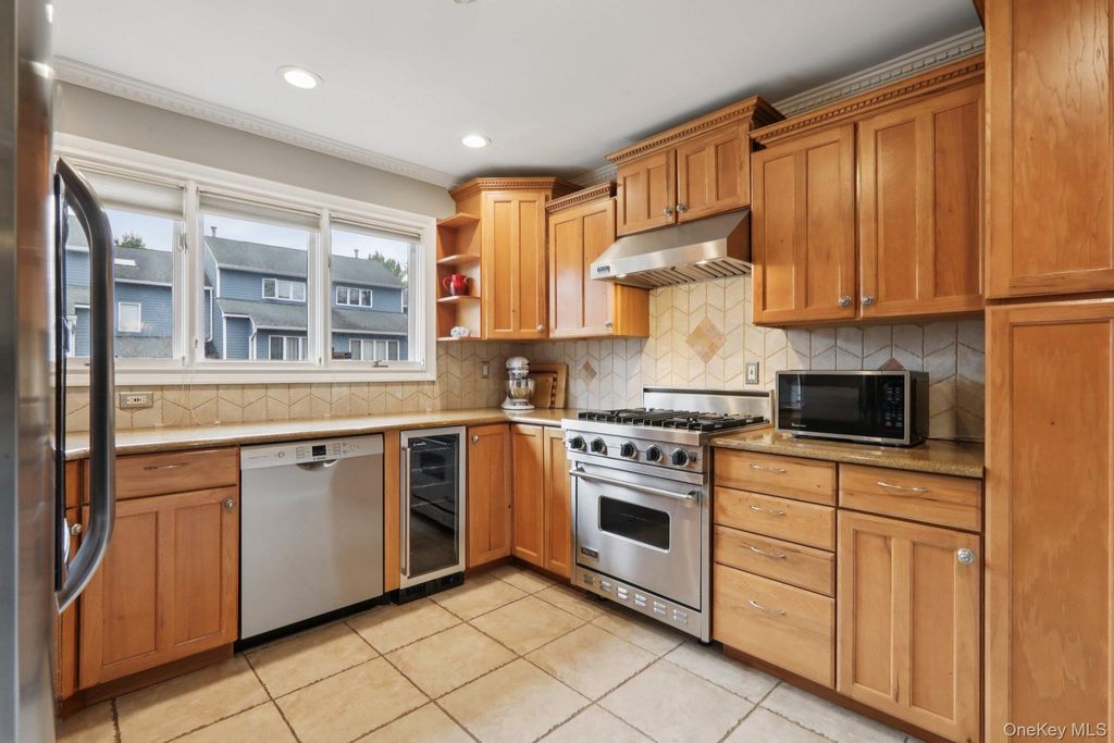 Photo of 26 Village Green #26, Bardonia, NY 10954 (MLS # 980991)