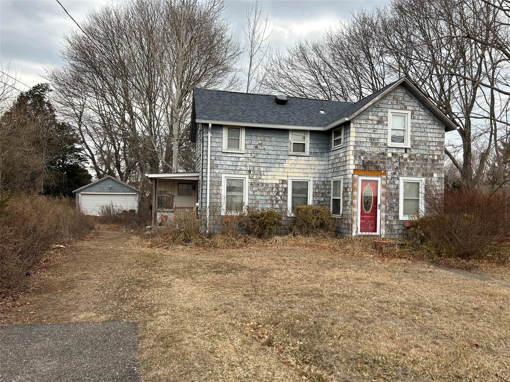 County Road 48, Cutchogue, Hamptons, NY - 3 Bedrooms  
1 Bathrooms - 