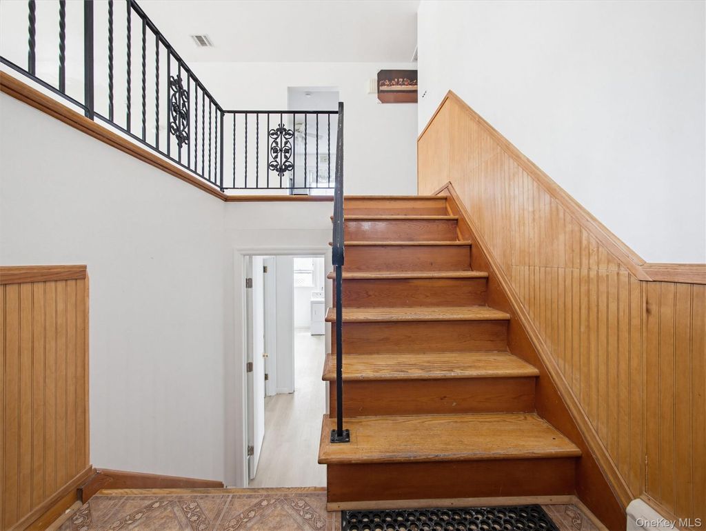 Photo of 11 Willow Drive, Suffern, NY 10901 (MLS # 985614)