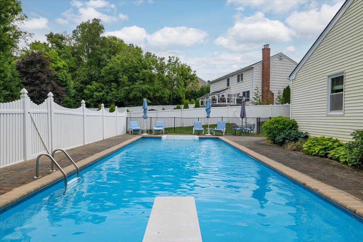 1 Ledgewood Circle, East Setauket, New York image 10