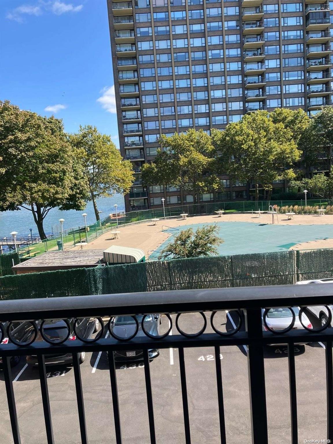 162-41 Powells Cove Boulevard #2-0, Beechhurst, New York image 12