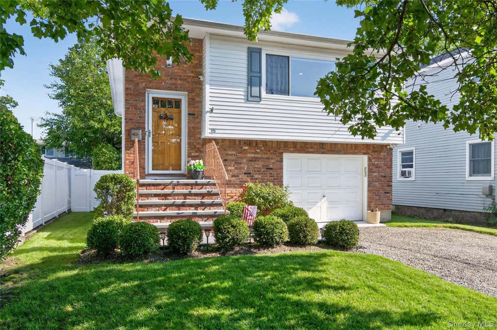 Photo of 15 1st Avenue, Bayville, NY 11709 (MLS # 1033307)