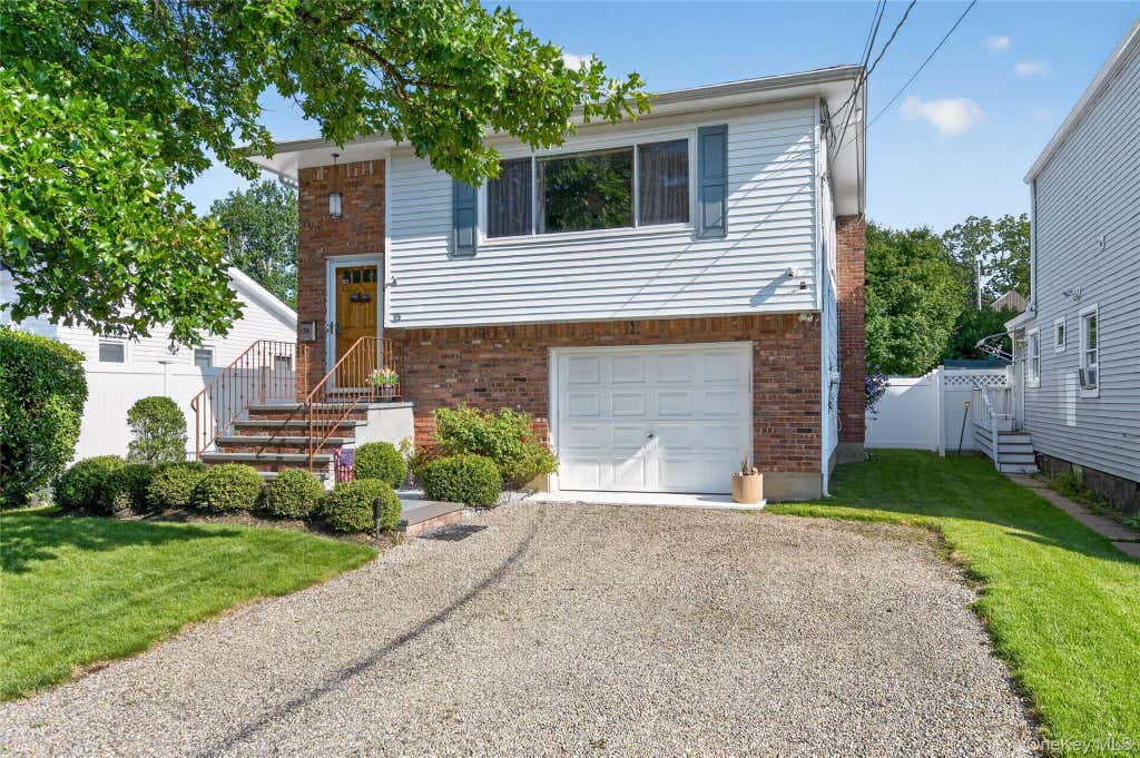 Photo of 15 1st Avenue, Bayville, NY 11709 (MLS # 1033307)