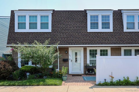 Condo For Sale - 107 Whalers Cove<br/> Suffolk County, Babylon, NY 11702