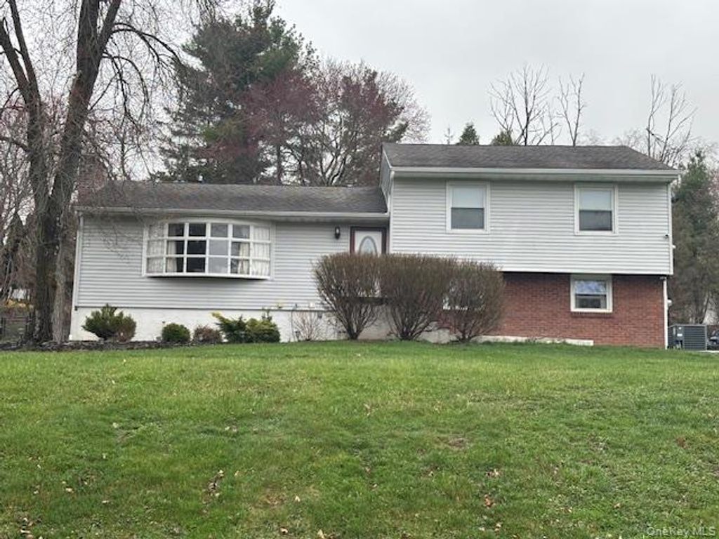 Photo of 5 Verplanck Avenue, Hopewell Junction, NY 12533 (MLS # 979921)