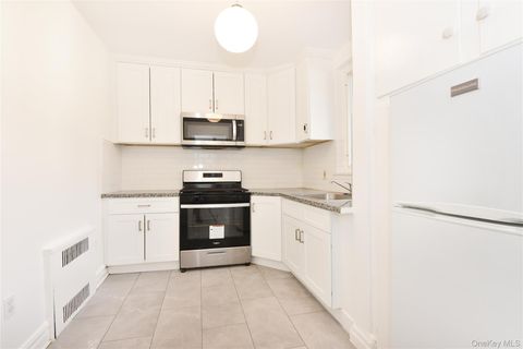Photo of 94-10 64th Road #C1, Rego Park, NY 11374 (MLS # 928486) Photo of 94-10 64th Road #C1, Rego Park, NY 11374 (MLS # 928486)