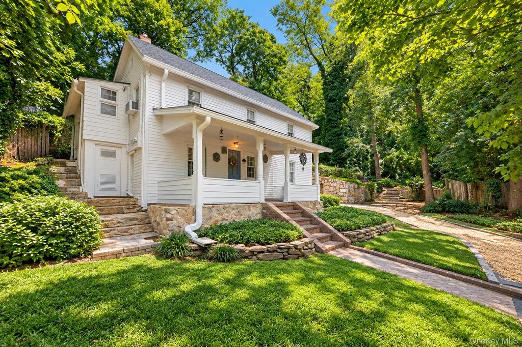 Photo of 1673 Northern Boulevard, Roslyn, NY 11576 (MLS # 1054414)