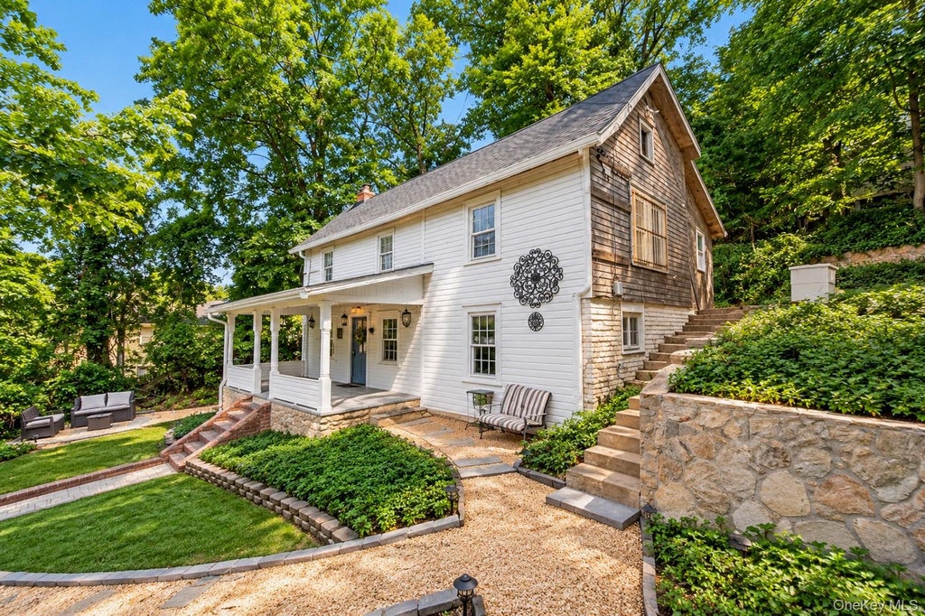 Photo of 1673 Northern Boulevard, Roslyn, NY 11576 (MLS # 1054414)