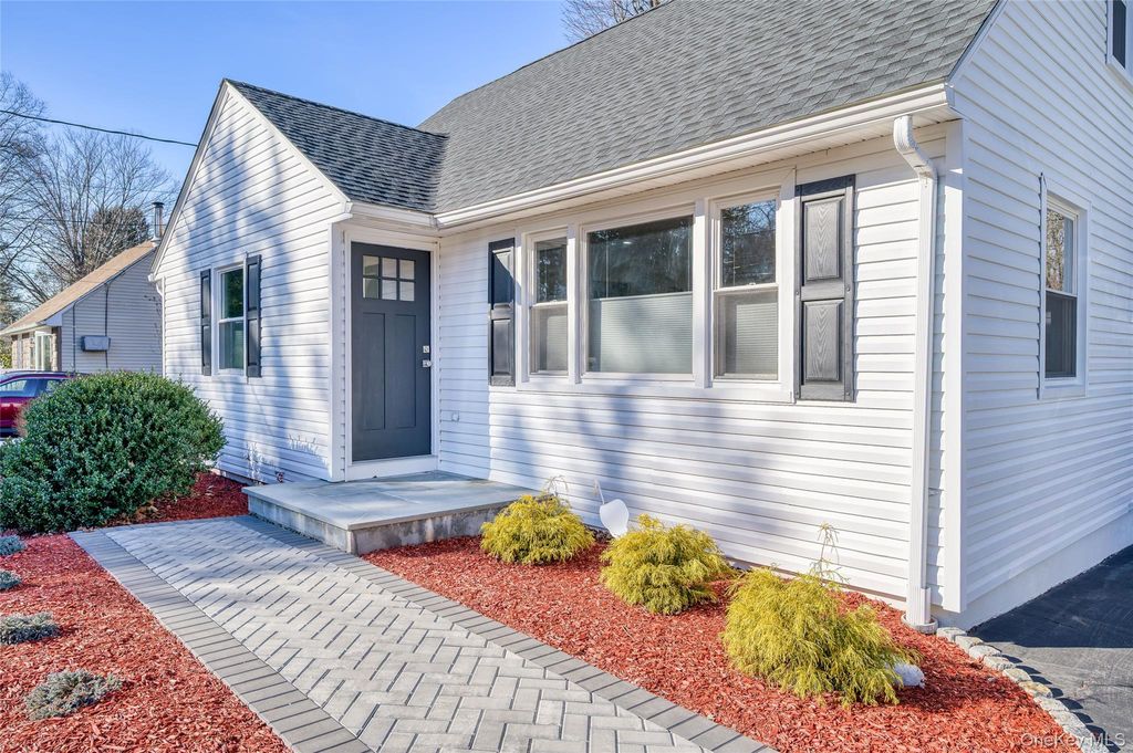 Photo of 117 Dutch Street, Montrose, NY 10548 (MLS # 949912)