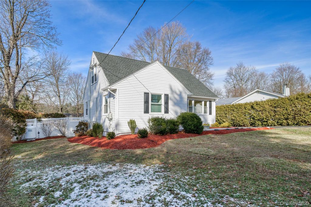 Photo of 117 Dutch Street, Montrose, NY 10548 (MLS # 949912)