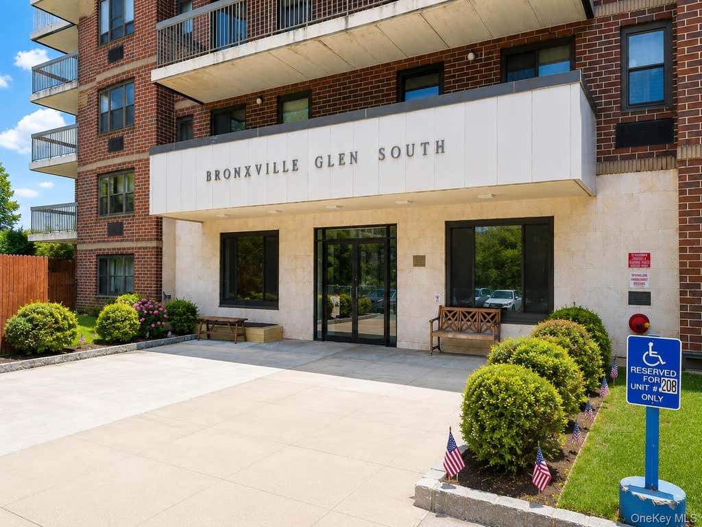 Photo of 1376 Midland Avenue #605, Bronxville, NY 10708 (MLS # 1026767)