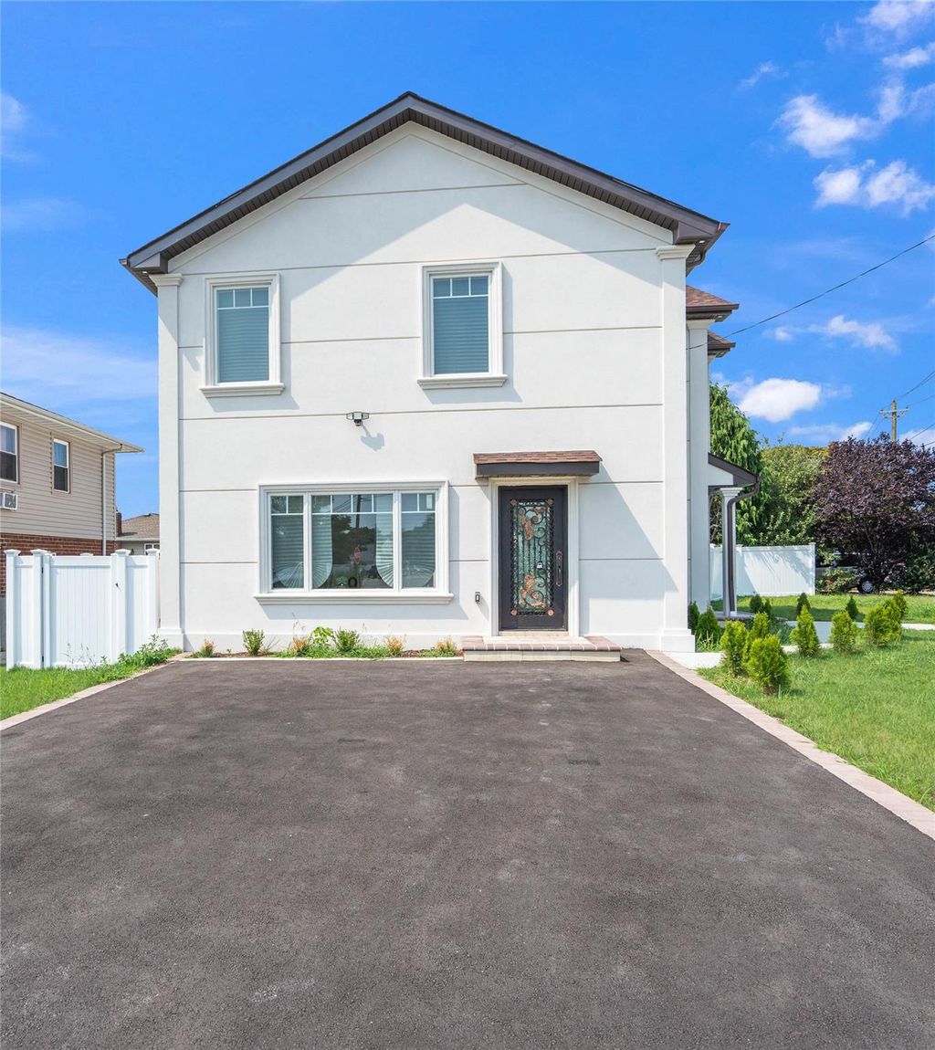 Photo of 10 Locust Street, Hicksville, NY 11801 (MLS # 894909)