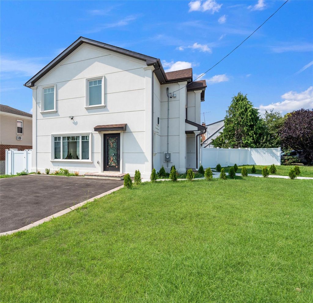 Photo of 10 Locust Street, Hicksville, NY 11801 (MLS # 894909)