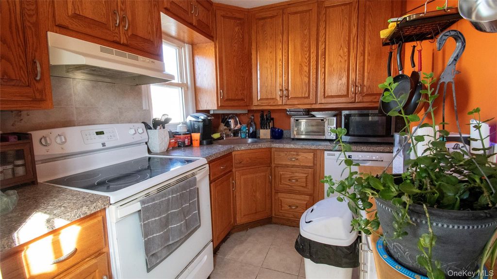 Photo of 2810 1st Place, Baldwin, NY 11510 (MLS # 922467)