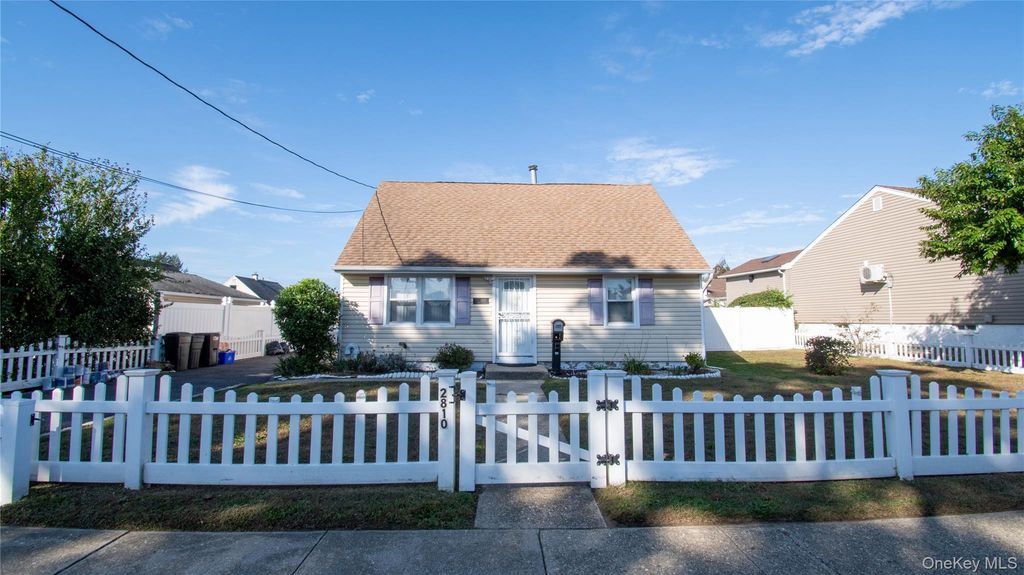 Photo of 2810 1st Place, Baldwin, NY 11510 (MLS # 922467)